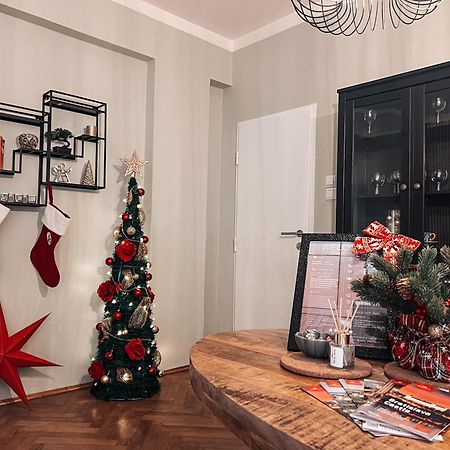 96M2 Of Comfort And Style: 4Bd Apartment In Old Town Bratislava Esterno foto