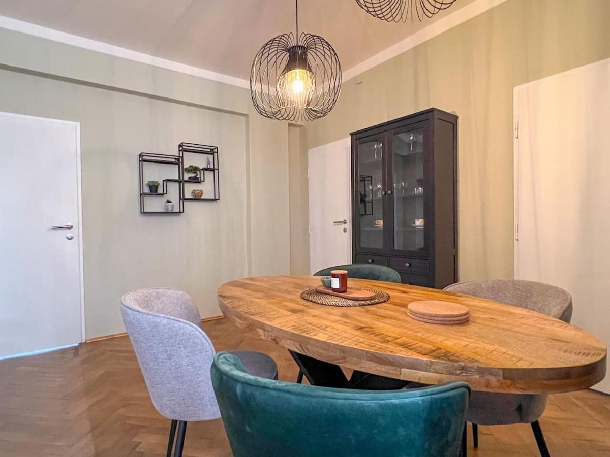 96M2 Of Comfort And Style: 4Bd Apartment In Old Town Bratislava Esterno foto