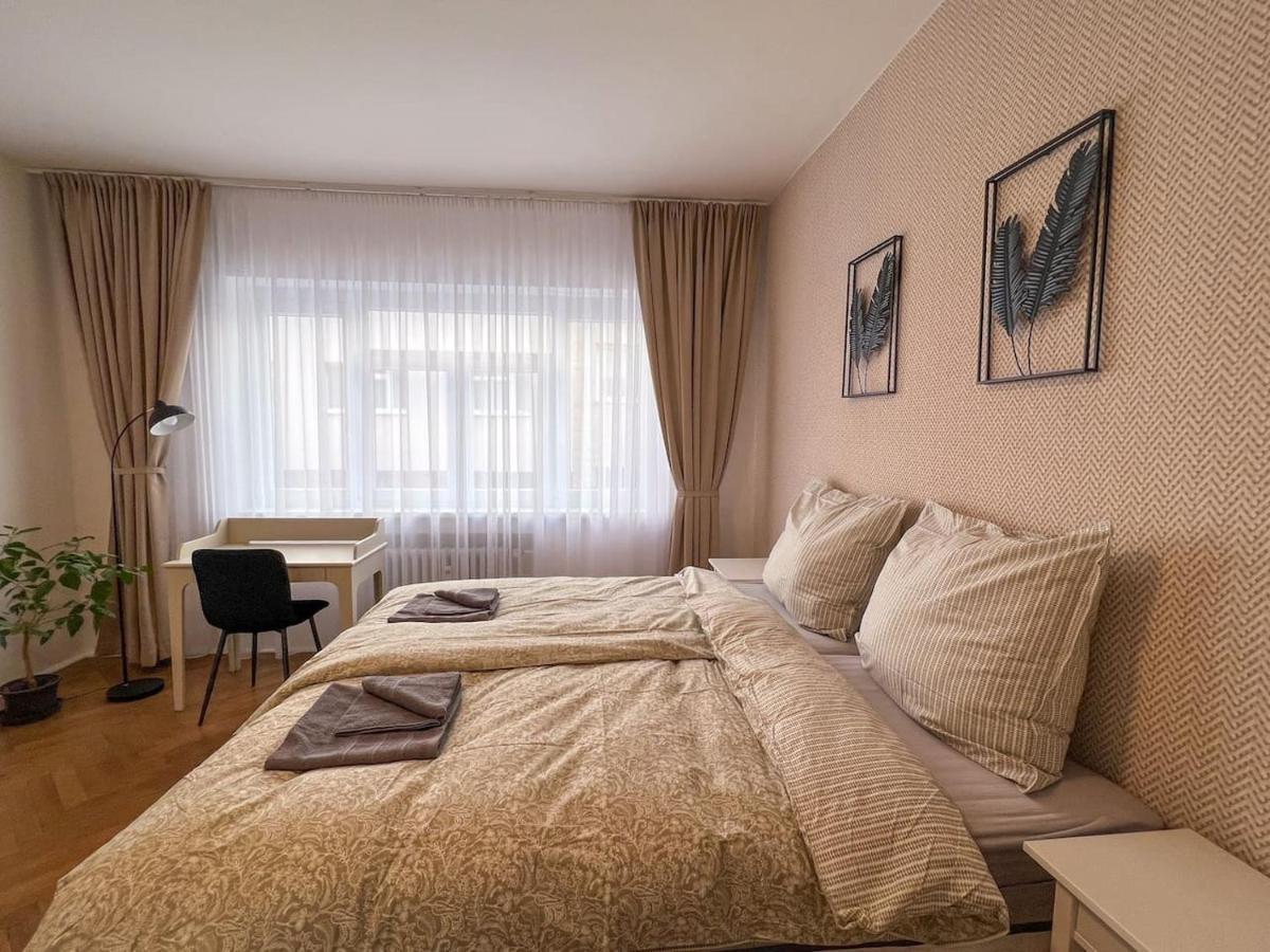 96M2 Of Comfort And Style: 4Bd Apartment In Old Town Bratislava Esterno foto