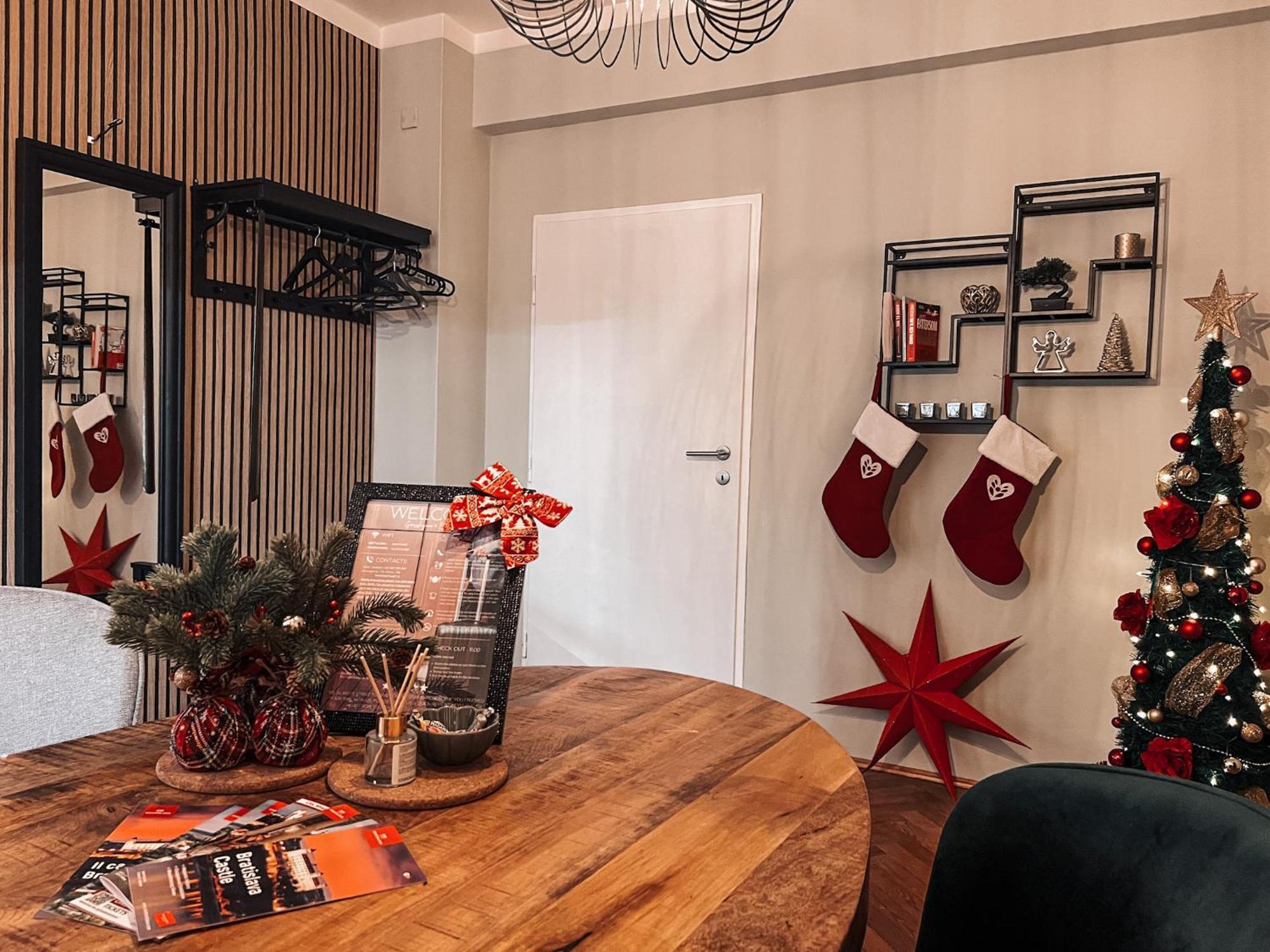 96M2 Of Comfort And Style: 4Bd Apartment In Old Town Bratislava Esterno foto