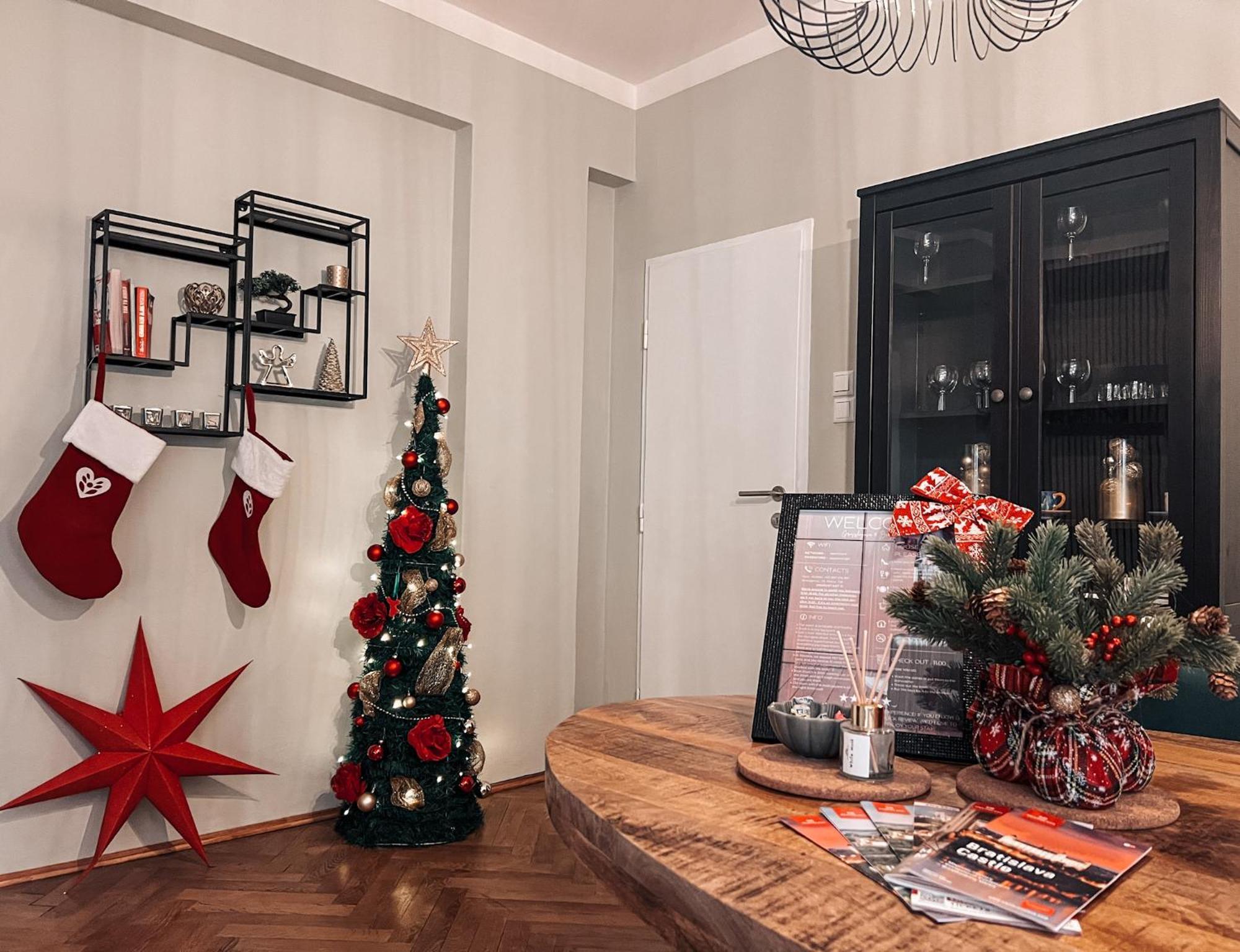 96M2 Of Comfort And Style: 4Bd Apartment In Old Town Bratislava Esterno foto